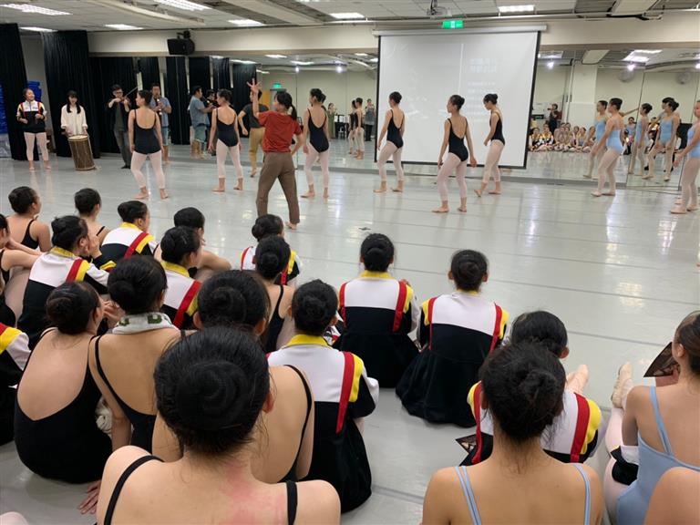 2020-10-22台北清水高中_舞者指導學生學習舞作精華動作